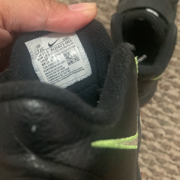 Nike Kyrie size 12C - Picture 4 of 4